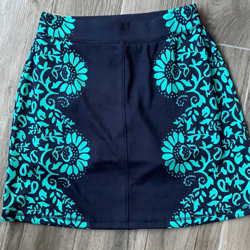 LIGHTWEIGHT STRETCH WOVEN SKORT